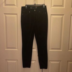 Women’s black skinny jeans